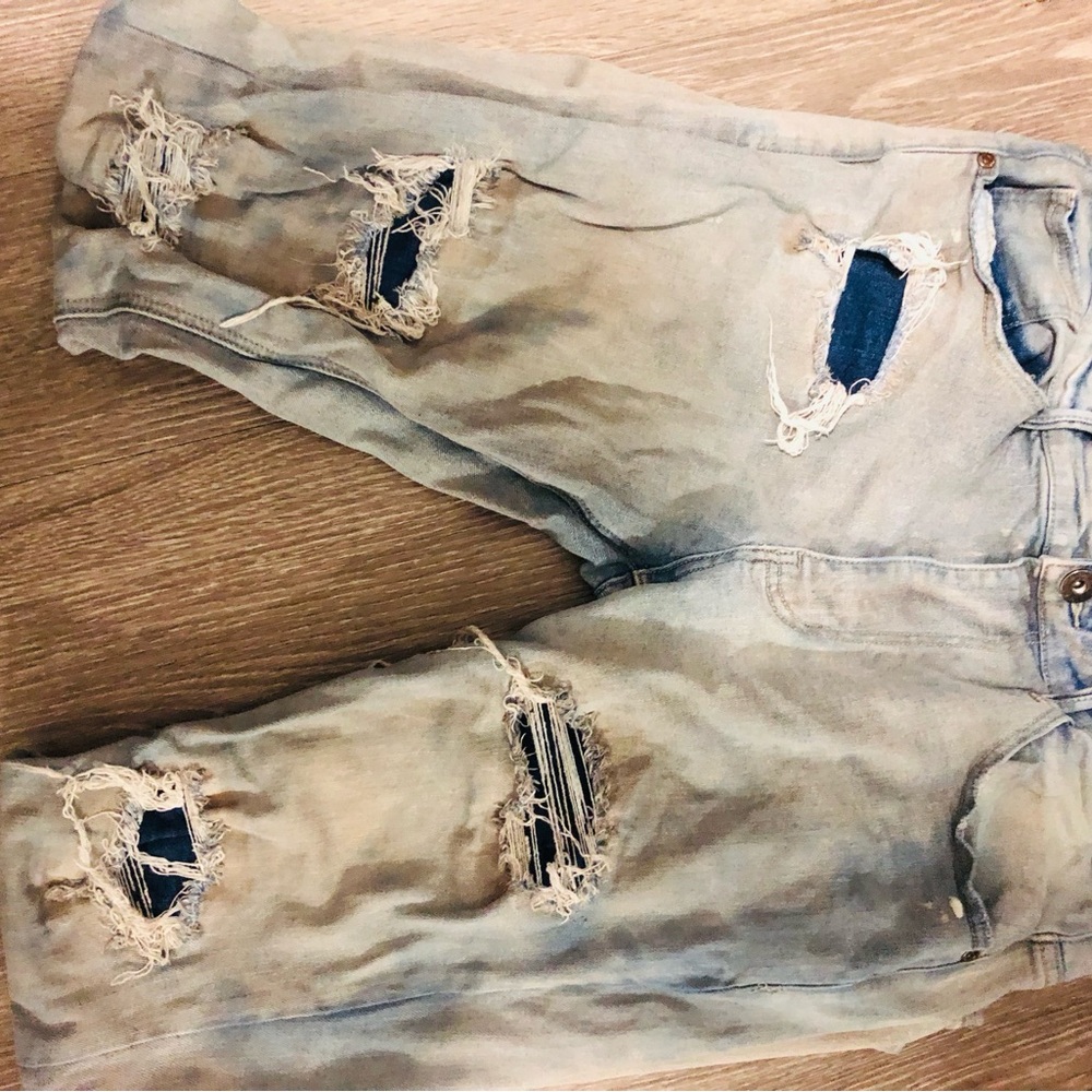 Light Wash Relaxed Distressed Jeans with Frayed Edges
